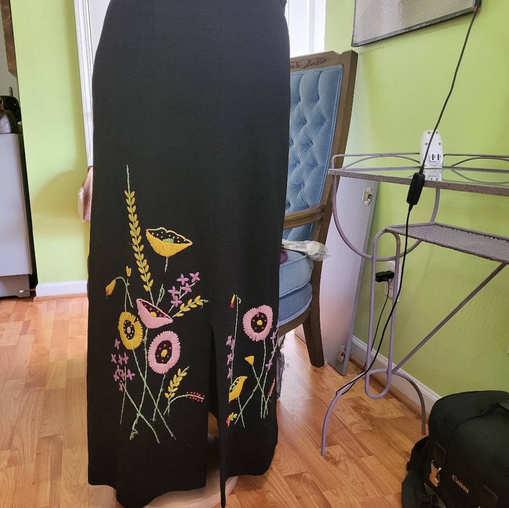 Authentic Vintage Wool Knit Embroidered Maxi Skirt - Picture 4 of 4